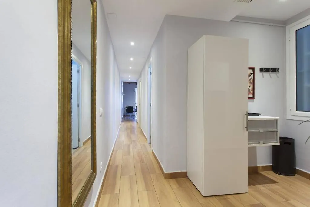 Bright & Spacious Family Flat In Central Barcelona Lejlighed