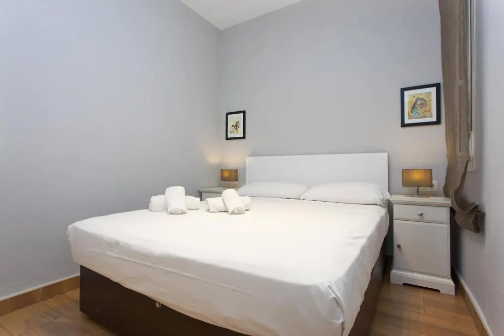 Bright & Spacious Family Flat In Central Barcelona Spanien