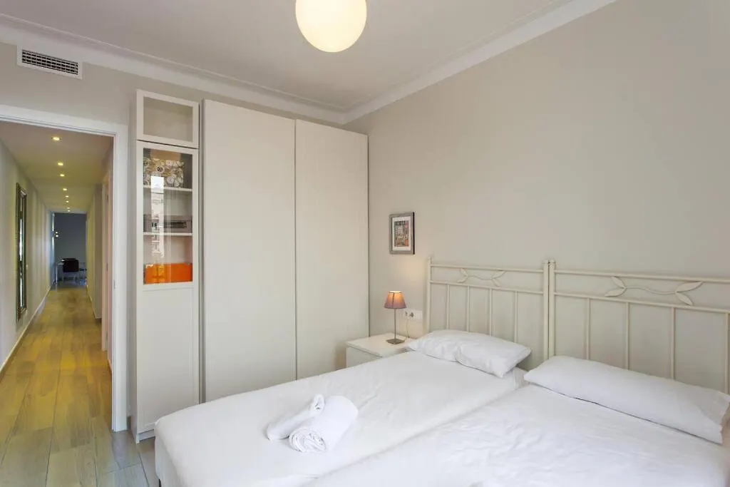 Lejlighed Bright & Spacious Family Flat In Central Barcelona