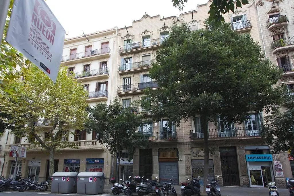 דירה Bright & Spacious Family Flat In Central ברצלונה ספרד