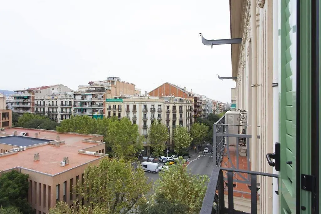 Bright & Spacious Family Flat In Central ברצלונה