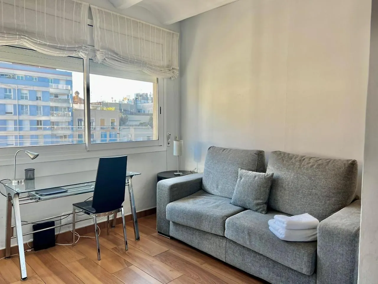Bright & Spacious Family Flat In Central ברצלונה ספרד